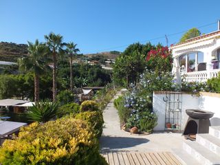 Chalet à Centro. N la entrada te recibe una amplia terraza con jacuzzi y unas imp