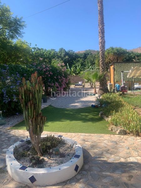 Foto b8223509-bfc3-40d3-86d4-1fb7e52ac3dd. Xalet amb aparcament a Centro Salobreña