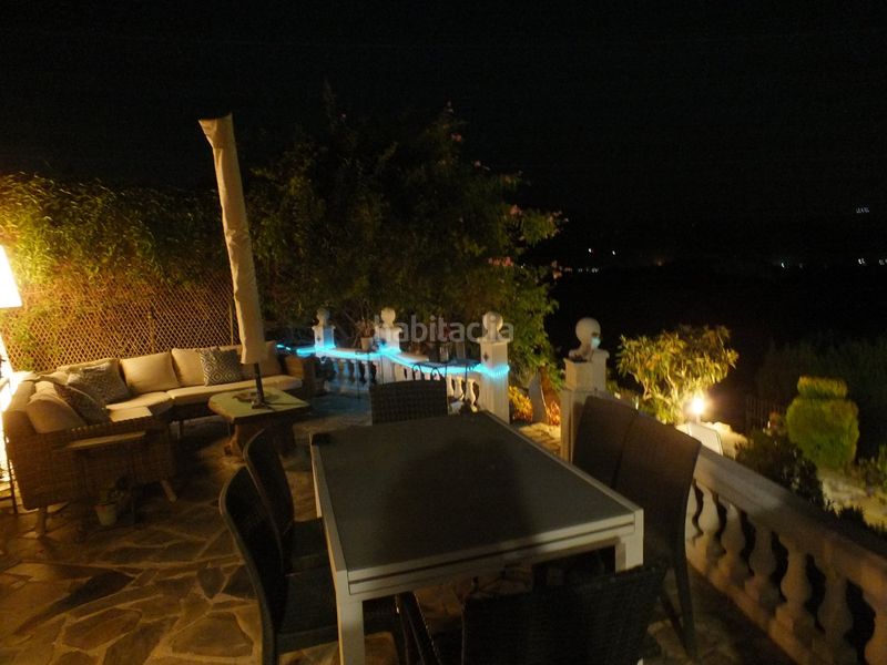 Foto bbfb652a-e0e3-4953-a63e-097a3a967ea4. Xalet amb aparcament a Centro Salobreña