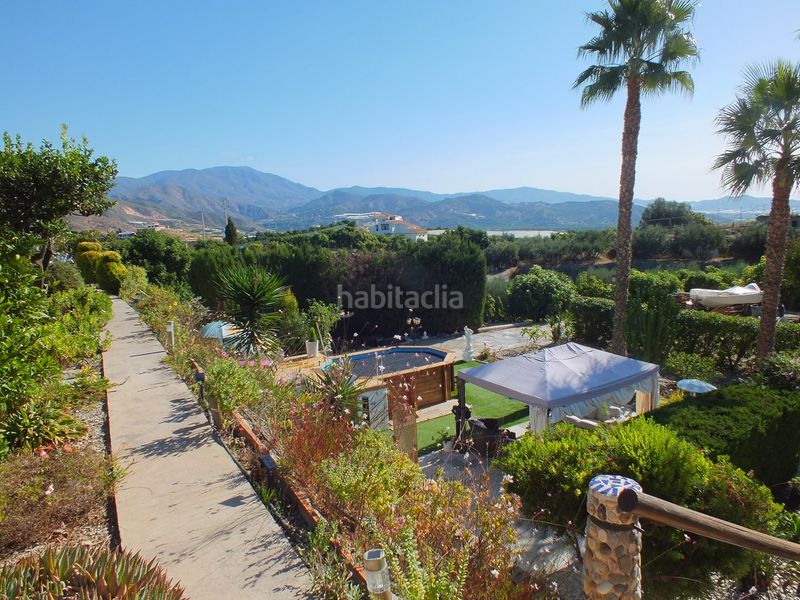 Foto bfcd1ed3-4593-4c36-80b2-1cf7ff70f8a9. Xalet amb aparcament a Centro Salobreña