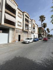 Local Comercial en Salobreña Costa. Amplio local comercial de 141,65 m en el pueblo de salobreña, en