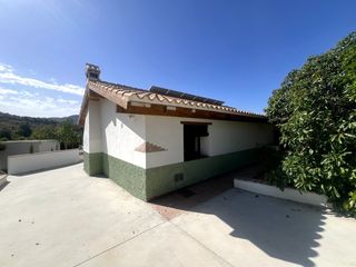 Rent Country house in Guájares (Los). Se alquila magnífico cortijo en la zona de la bernardilla, en lo