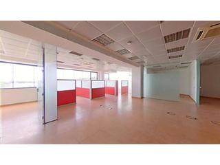 Local commercial à Roquetes-Can Magí. Local en venta en sant cugat