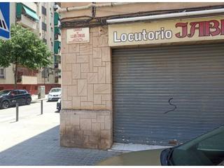 Business premise  Lluís creus. Local okupado  solo inversores