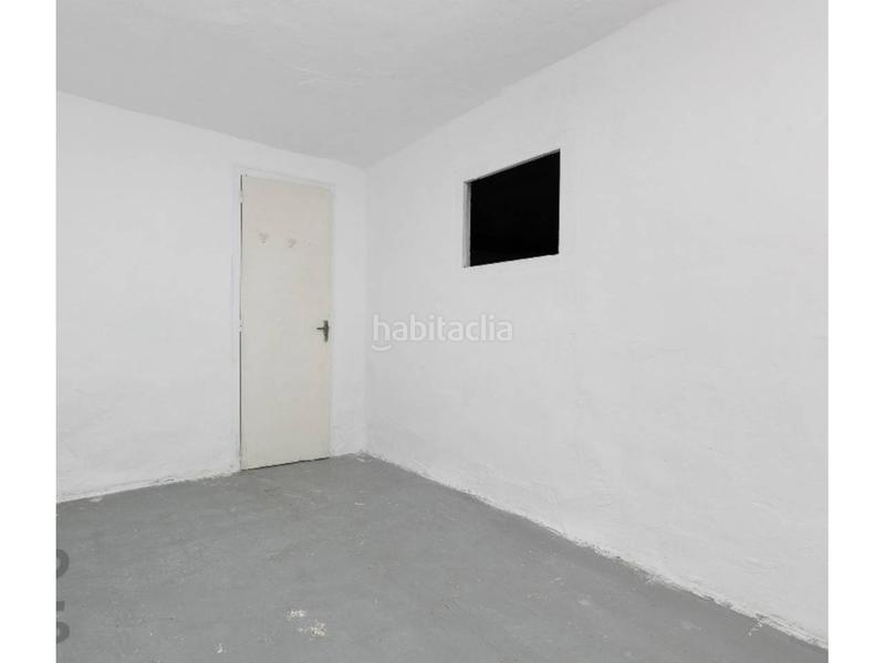 Foto 837b4763-2fcf-4c35-aa01-66933d6d1a32. Casa Roc Blanc casa okupada en Roc Blanc Terrassa