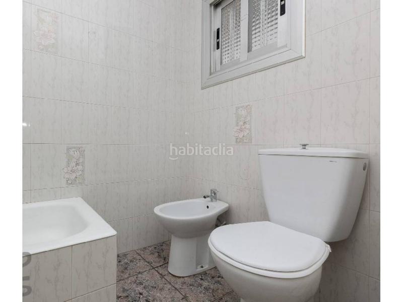 Foto f24690db-c647-4be1-b31b-53c59f2b5436. Casa Roc Blanc casa okupada en Roc Blanc Terrassa