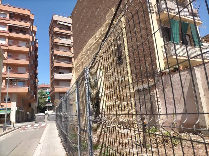 Foto 9d53118a-fe8a-4830-a1a4-61a1dadea221. Wohngrundstück in freser 176 in El Camp de l´Arpa del Clot Barcelona