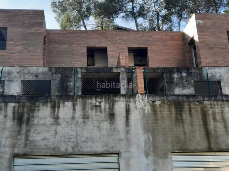 Foto bedc2eaf-a4c5-4f7d-95c4-138238272371. Maison jumelée avec parking dans Airesol Castellar del Vallès