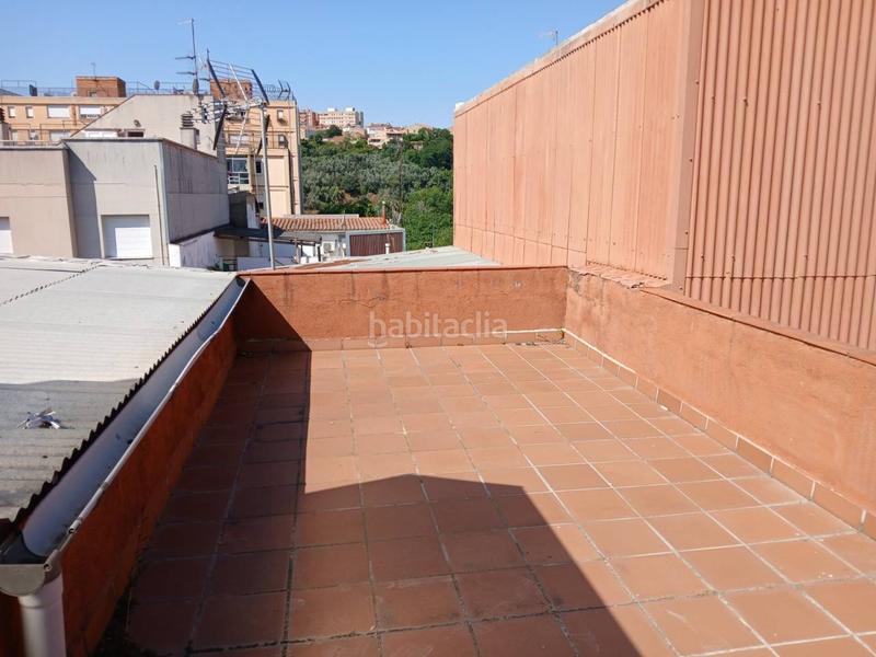 Foto 2004a9f1-f5ba-4b72-9467-6c3d431a2daf. Edificio  en venta para reformar completamente en Sabadell