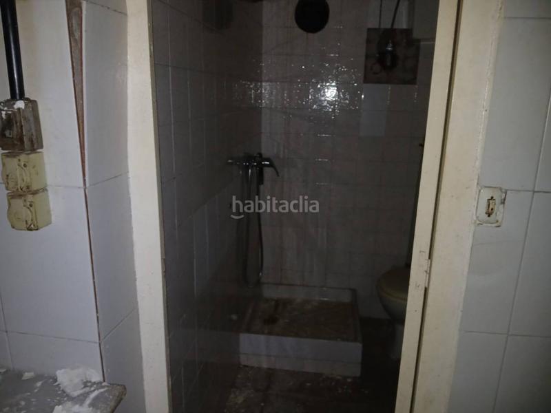 Foto bccdb6d6-da9f-4c4f-96e9-740b132b5013. Edificio  en venta para reformar completamente en Sabadell