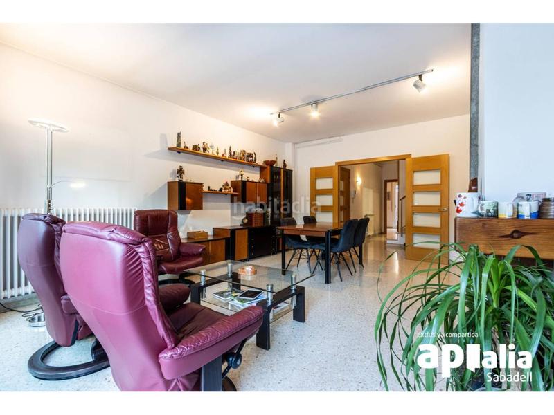 Foto 134c1ace-0f87-4648-b2e0-9c15864d3fb6. Haus mit heizung parking in Creu Alta Sabadell