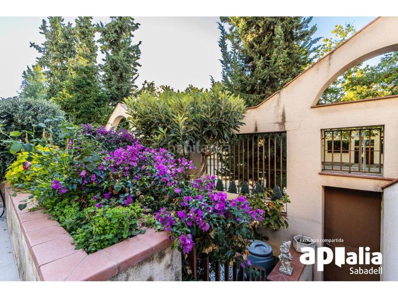 Foto a9717e51-ac22-41f1-801a-04ebf2487058. Haus mit heizung parking in Creu Alta Sabadell