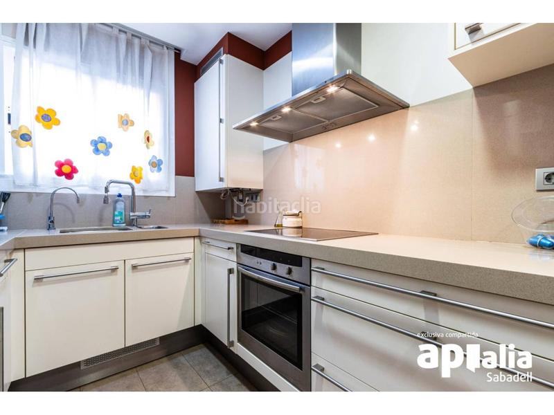 Foto b109a709-99b0-4315-b25a-df154299b29c. Haus mit heizung parking in Creu Alta Sabadell