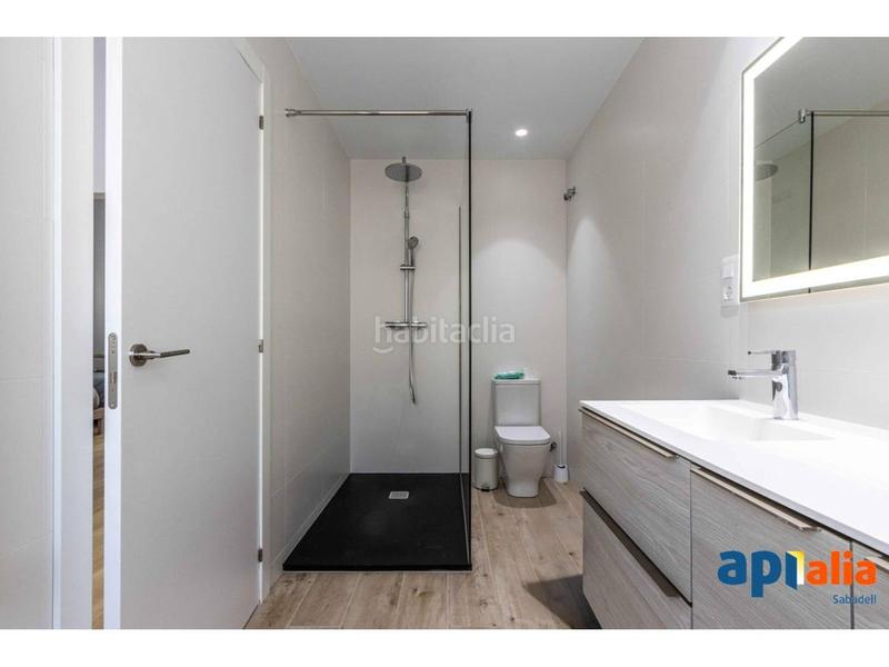 Foto 055c61ea-b649-474e-9d57-2518ae1458b4. Casa amb calefacció aparcament a Centre Sabadell