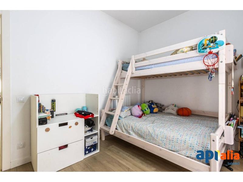 Foto 0608df4f-77af-4308-8b93-6382fff76815. Casa amb calefacció aparcament a Centre Sabadell