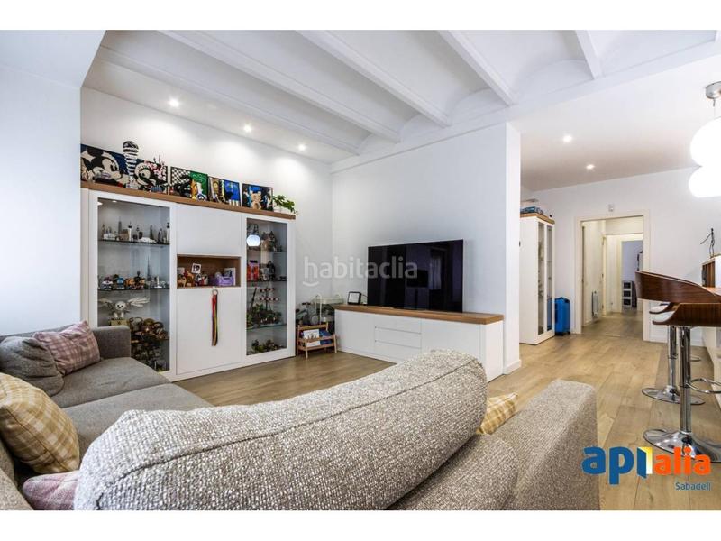 Foto 3fa24ae7-b248-4c97-9331-b23e1c733e2f. Casa amb calefacció aparcament a Centre Sabadell