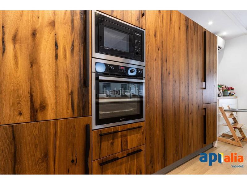 Foto 42a5d3bf-fc0d-4144-873a-30ed89dc574d. Casa amb calefacció aparcament a Centre Sabadell