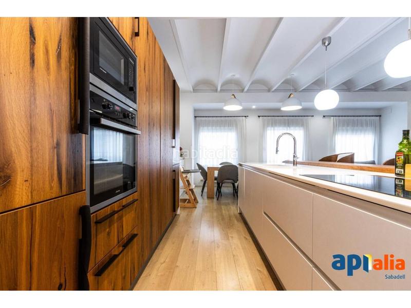 Foto 54fca6ab-b0e7-48e7-a88e-3b89da415bfa. Casa amb calefacció aparcament a Centre Sabadell