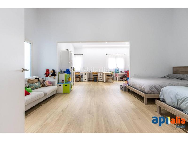 Foto 65caf4fc-960d-49f1-abba-154225f8ac2f. Casa amb calefacció aparcament a Centre Sabadell