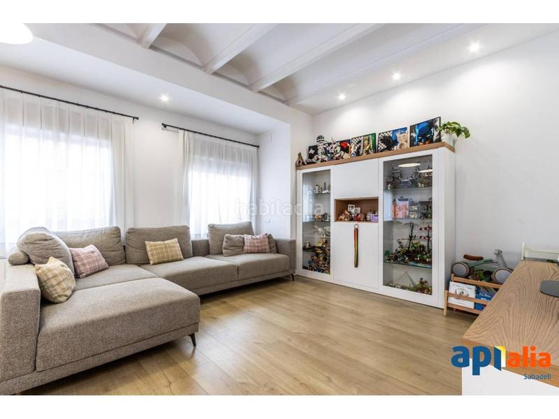 Foto 780415b7-1f65-4115-9958-d377c6f9d176. Casa amb calefacció aparcament a Centre Sabadell