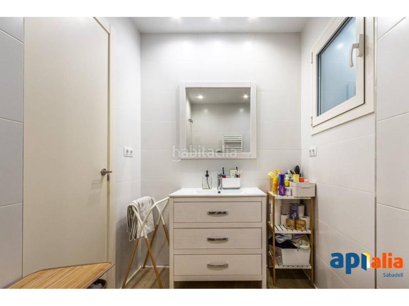 Foto 86ebe9cf-4c9f-4790-87b9-b29212b011ae. Casa amb calefacció aparcament a Centre Sabadell