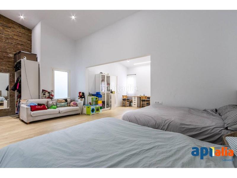 Foto b43d9f02-3ef9-4661-b3e1-f4c90d71c22c. Casa amb calefacció aparcament a Centre Sabadell