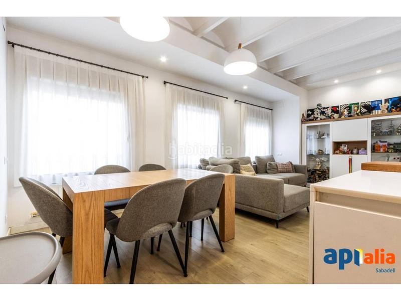 Foto c57e3d71-f54a-4ba0-b64d-d50a6981151e. Casa amb calefacció aparcament a Centre Sabadell