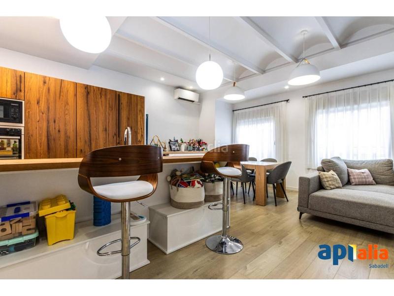 Foto e146217b-4d34-4690-8cbc-fe4b988c411e. Casa amb calefacció aparcament a Centre Sabadell