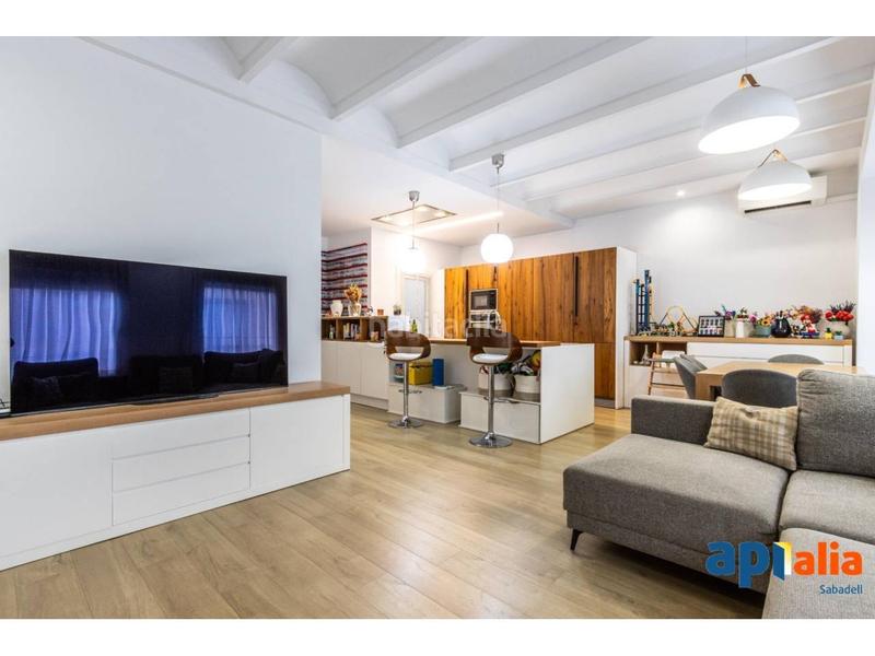 Foto e915affe-d7a0-4b04-b666-542d10b9f732. Casa amb calefacció aparcament a Centre Sabadell