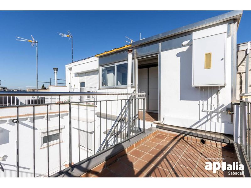 Foto a54d7133-2d92-4dae-a5ee-a10efe485150. Casa amb calefacció aparcament a Gràcia Sabadell