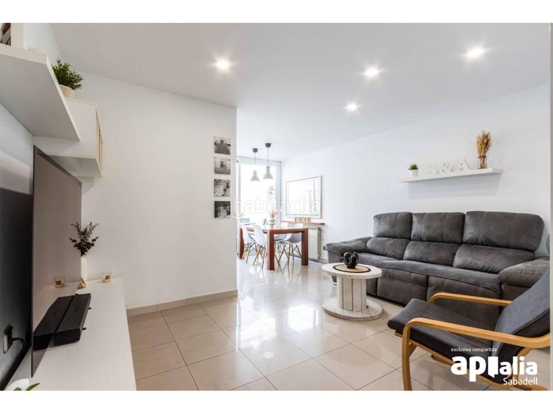 Foto b32da2d5-2e36-4839-b3ea-fd6c3faf2bfb. Casa amb calefacció aparcament a Gràcia Sabadell