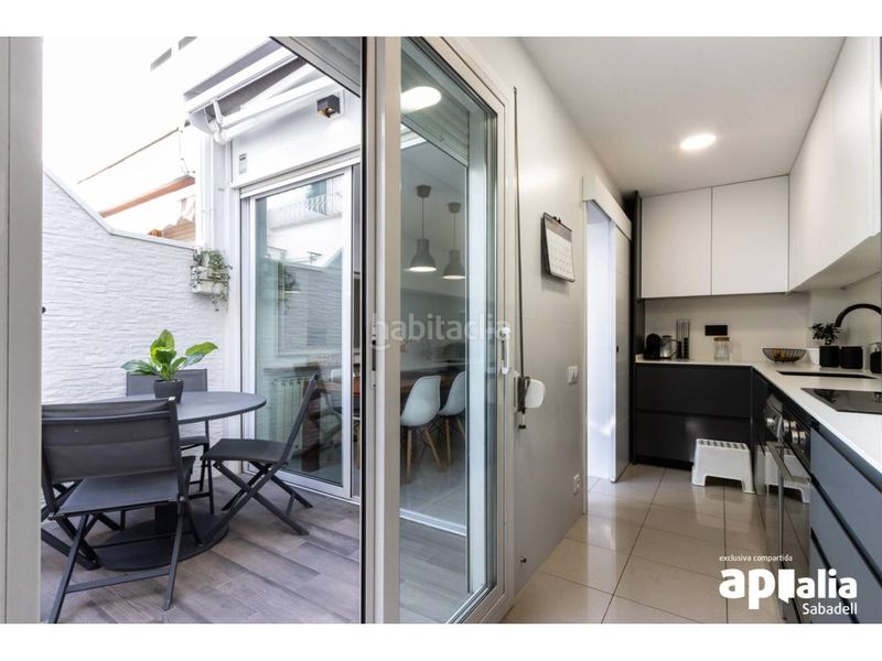 Foto de98ba86-02be-4d1c-bee5-5fcb6e9e1086. Casa amb calefacció aparcament a Gràcia Sabadell