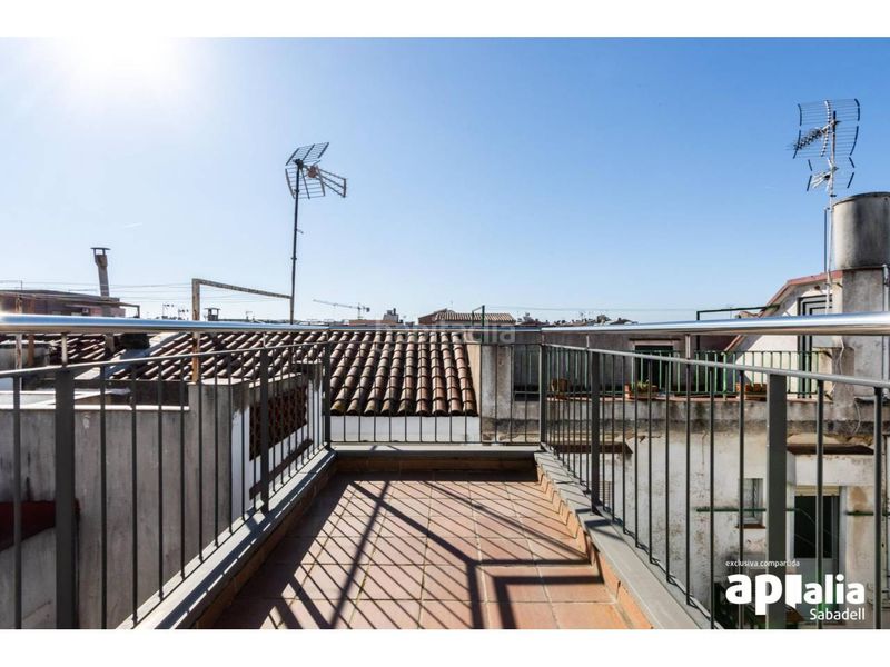 Foto e7b7caf5-1ef3-41f1-a439-67413c62824f. Casa amb calefacció aparcament a Gràcia Sabadell