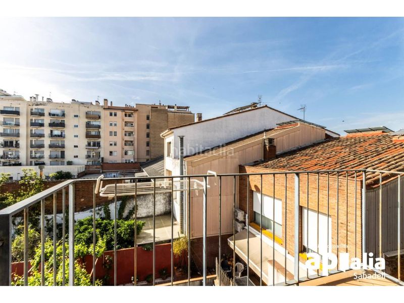 Foto 9025c33c-ce82-420c-b72b-d64b75e86c8d. Casa amb calefacció aparcament a Gràcia Sabadell