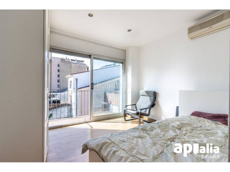 Foto a2e65755-736d-42af-a801-8ad9aa5c7be1. Casa amb calefacció aparcament a Gràcia Sabadell