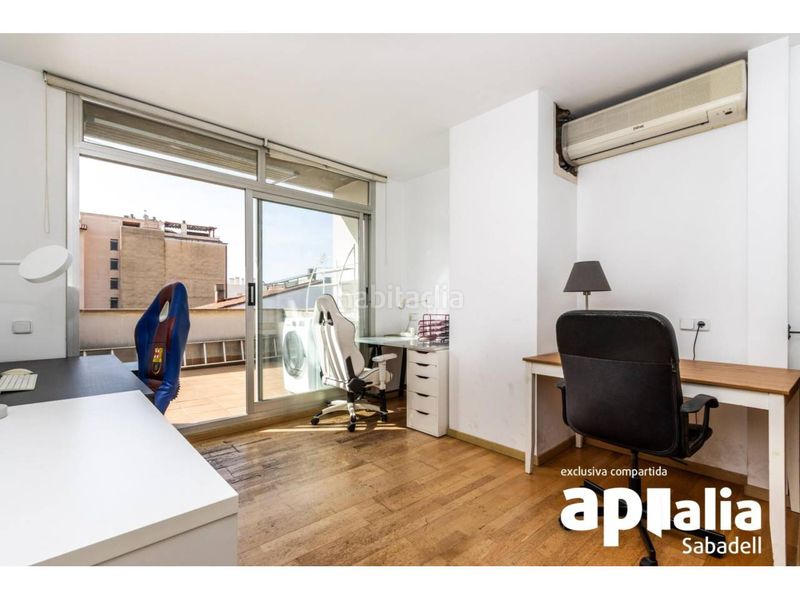 Foto e74e758c-c8fc-4b85-be69-0fd6fecc83e3. Casa amb calefacció aparcament a Gràcia Sabadell