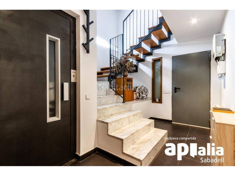 Foto e8a7188c-9648-48d3-9324-3a53d0b40f38. Casa amb calefacció aparcament a Gràcia Sabadell