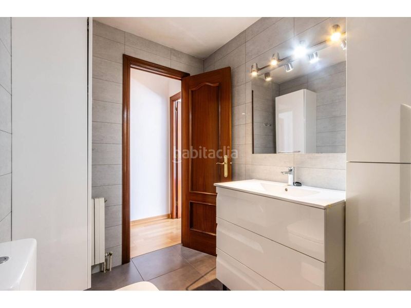 Foto bddd5036-465f-46a5-ae44-ec3bd2600e7c. Casa amb calefacció aparcament a Centre Sabadell