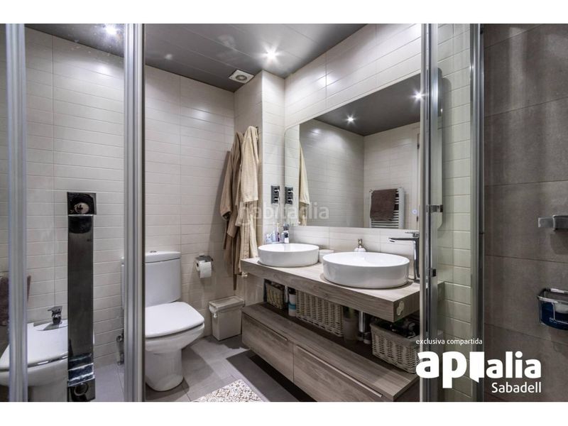 Foto e1d6f20f-1250-48fd-8bd8-c9bd07ed7a44. Casa amb calefacció aparcament a Creu Alta Sabadell