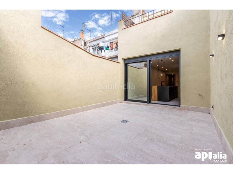 Foto acaacfed-9044-4aea-8f42-9e87adf65fa8. Casa amb calefacció a Centre Sabadell
