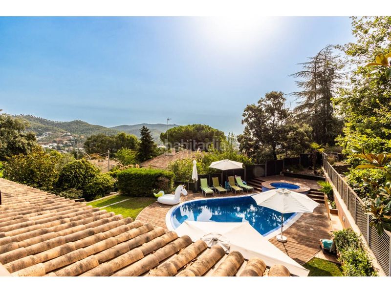 Foto b6b8f6d6-1ef5-4c79-835c-c9a69d23cfa5. Casa amb calefacció aparcament piscina a Poble - Casc Antic Castellar del Vallès