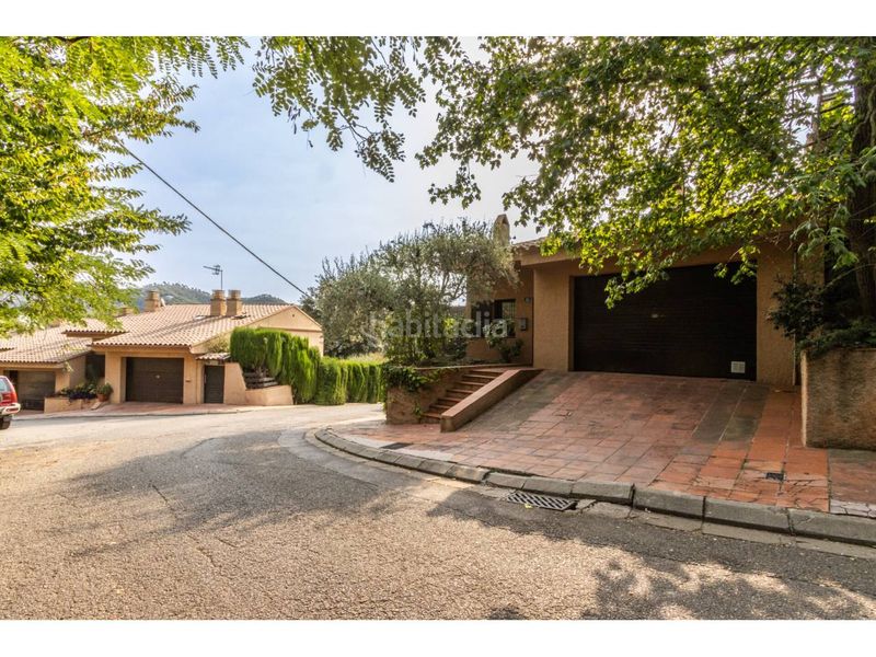 Foto c8720f9c-35a8-4234-8f0f-d233620ae41e. Casa amb calefacció aparcament piscina a Poble - Casc Antic Castellar del Vallès
