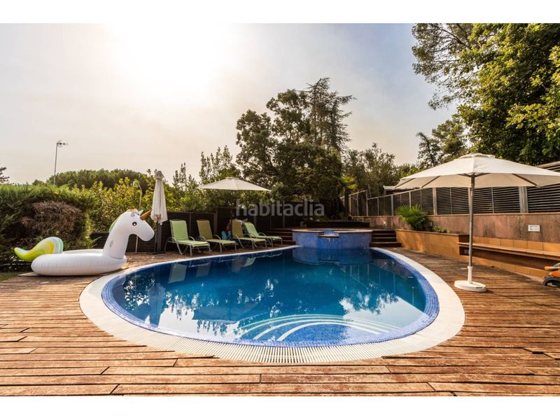 Foto cbea9d32-ee4e-4fbe-8598-e2cfae9c2fd0. Casa amb calefacció aparcament piscina a Poble - Casc Antic Castellar del Vallès