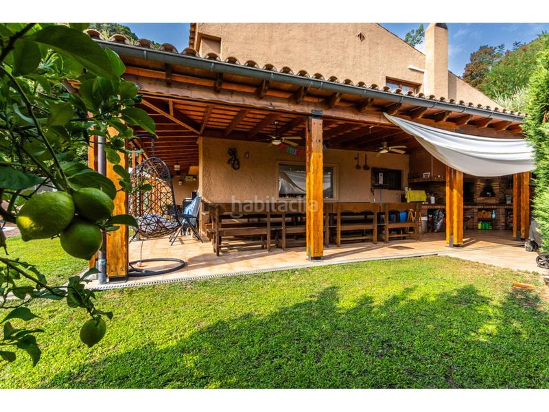 Foto fd68647d-6747-4b7d-9aed-7b4ab601bcec. Casa amb calefacció aparcament piscina a Poble - Casc Antic Castellar del Vallès