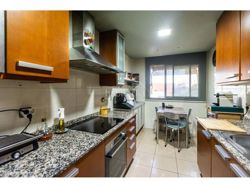 Foto 4a6a4d1e-0637-4894-a0db-5f4ca41c1e98. Flat with heating parking in Eixample Sabadell