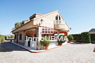 Xalet  Cv-835. Chalet con piscina en parcela de 1.350 m²