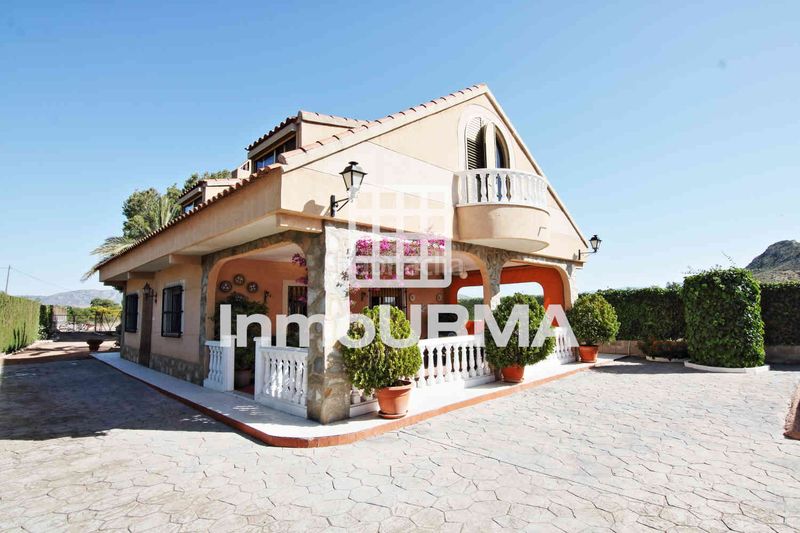 Foto 27aa1adb-e1d4-46c8-b09f-7de98b27af99. Xalet amb xemeneia aparcament piscina a Monòver