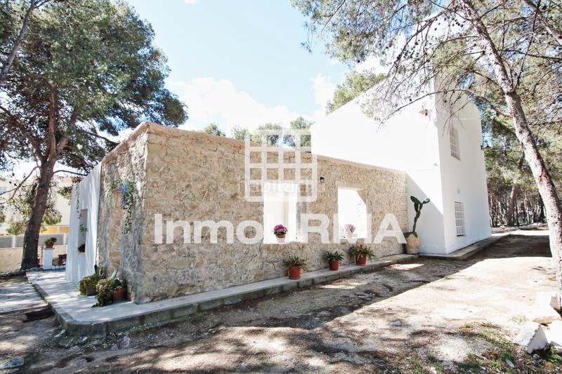Foto 50b342f8-06a4-40b9-8c80-e8b1ecd2604f. Xalet amb xemeneia aparcament a Monòver