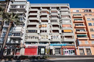 Aparcament cotxe  Avinguda juan bautista lafora. Plaza de garaje y trastero frente a la playa del postiguet