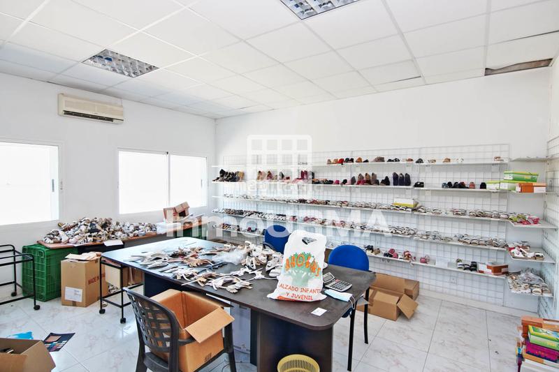 Foto 066ec98e-0d58-4c6d-b7e3-a03fd924ddb6. Nau industrial a carrer castella la mancha 6 a Monòver